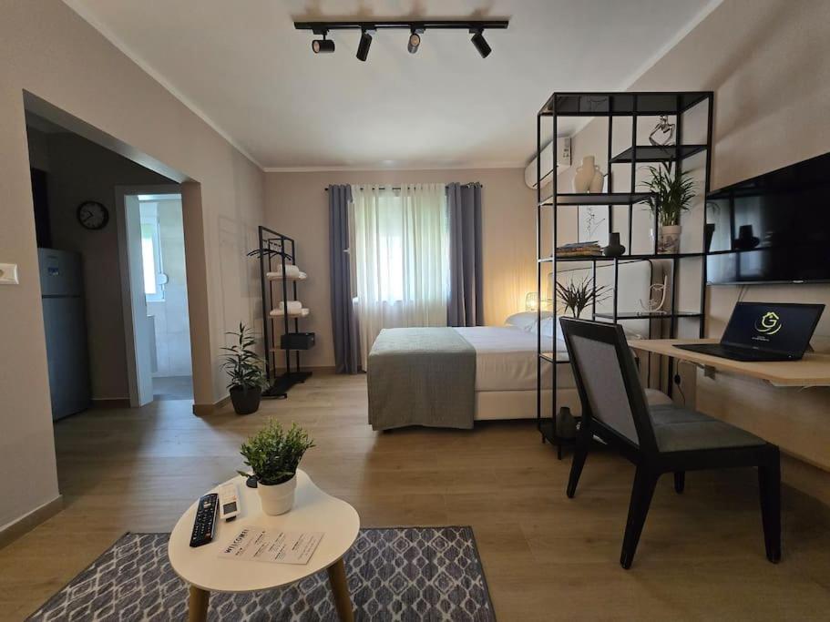 Gevin's 2 Tirana